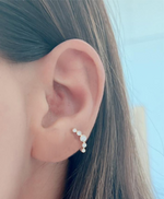 Load image into Gallery viewer, 5 Diamonds Bezel Helix Piercing Earring
